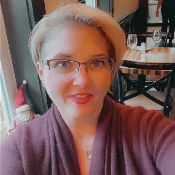 Meet your Posher, Jennie - Picture 3 of 3